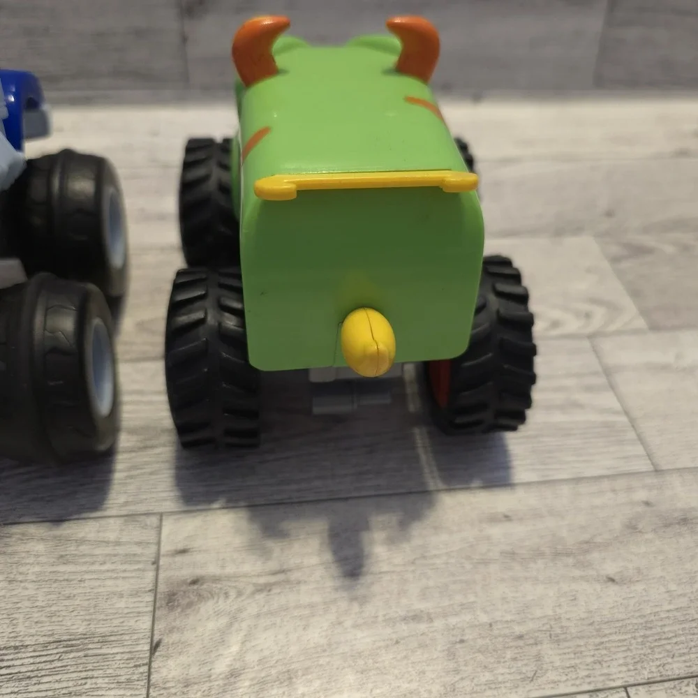3‎ NICKELODEON BLAZE & THE MONSTER MACHINES TRUCKS RED TRUCK HAS BROKEN TAIL